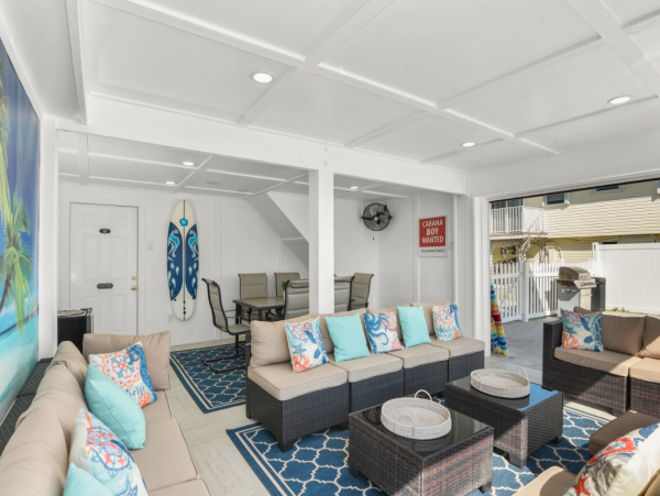 Fort Myers Beach Vacation Rental - Spacious 6 Bedroom Coastal Retreat Near Beach